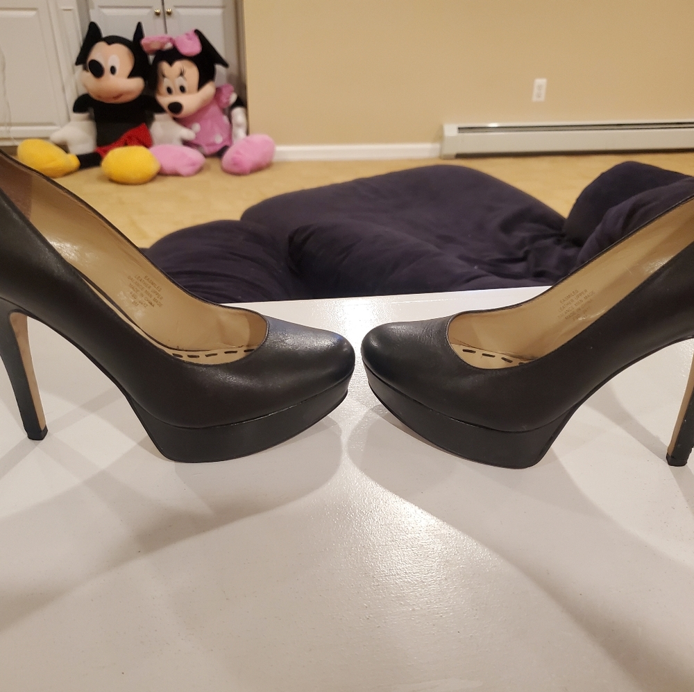 Enzo 3.5 inch black pumps size 8